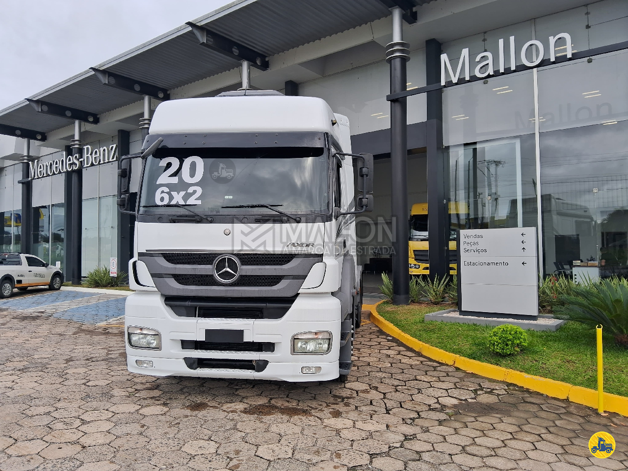 MB 2544 de Mallon Truck Seminovos - MB